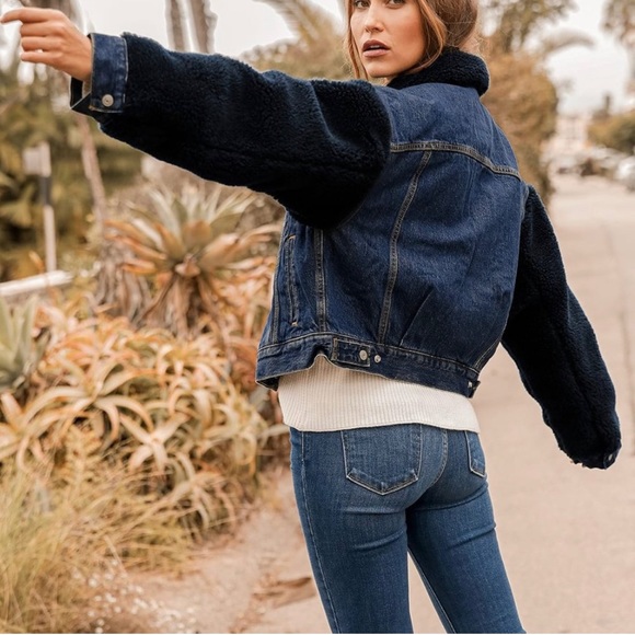 Levi's Cocoon Shearling Trucker Dark Wash Denim Sherpa Jacket - Picture 2 of 9